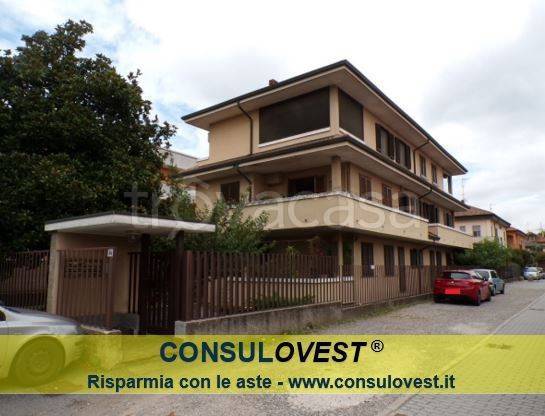 appartamento in vendita a Rho in zona Terrazzano