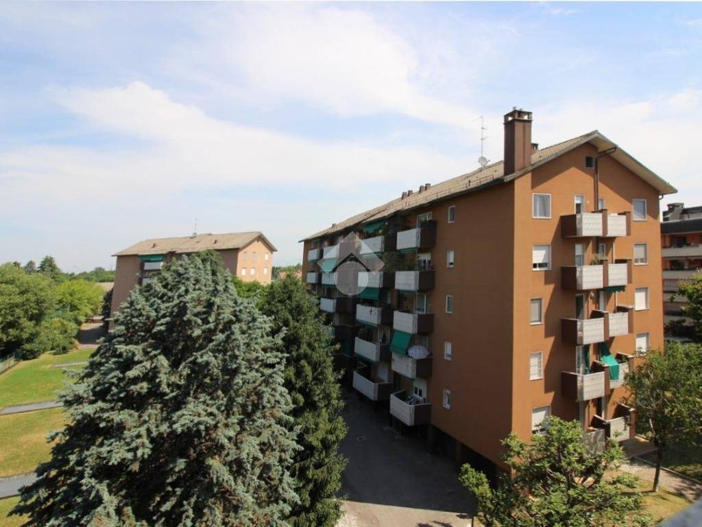 appartamento in vendita a Rho in zona Mazzo