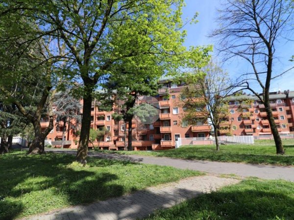 appartamento in vendita a Rho in zona Mazzo