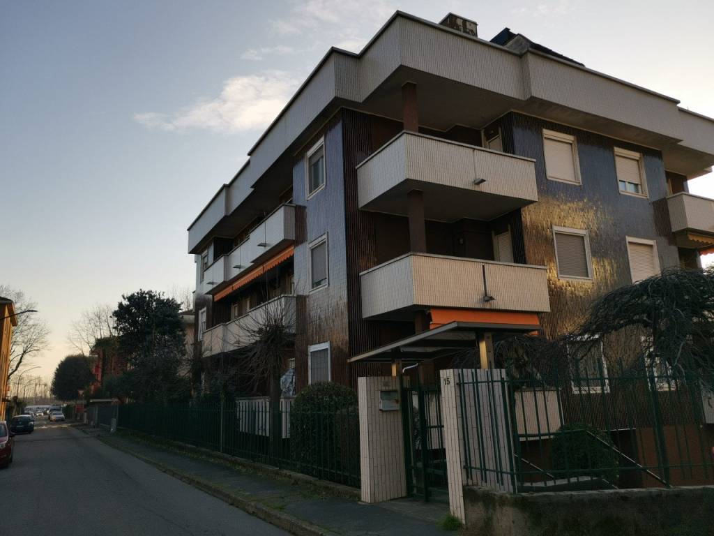 appartamento in vendita a Rho in zona Mazzo