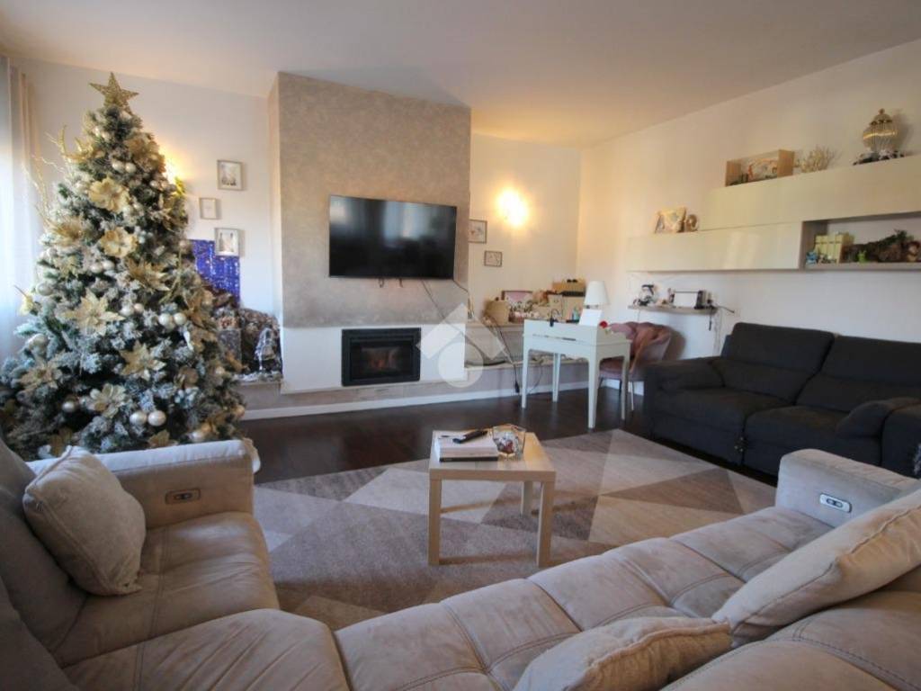 appartamento in vendita a Rho in zona Mazzo