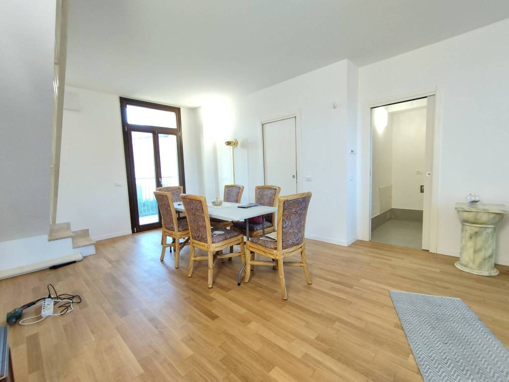 appartamento in vendita a Rho in zona Mazzo