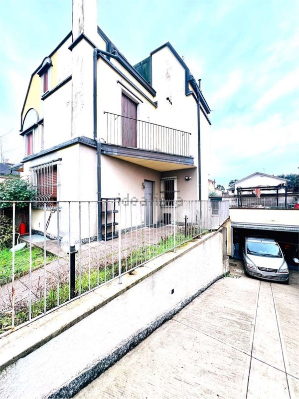 esavano in vendita a Rho