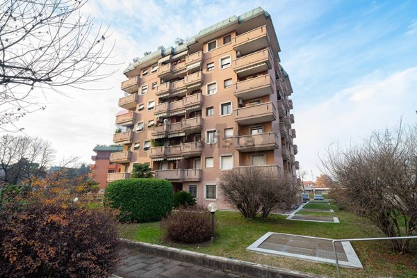 appartamento in vendita a Rho in zona Mazzo