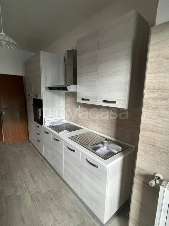 appartamento in vendita a Rho in zona Mazzo