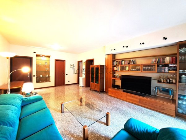 appartamento in vendita a Rho in zona Mazzo