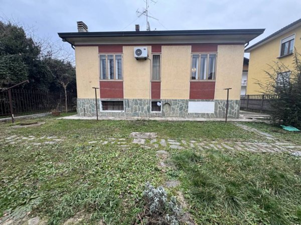 casa indipendente in vendita a Rho in zona Terrazzano