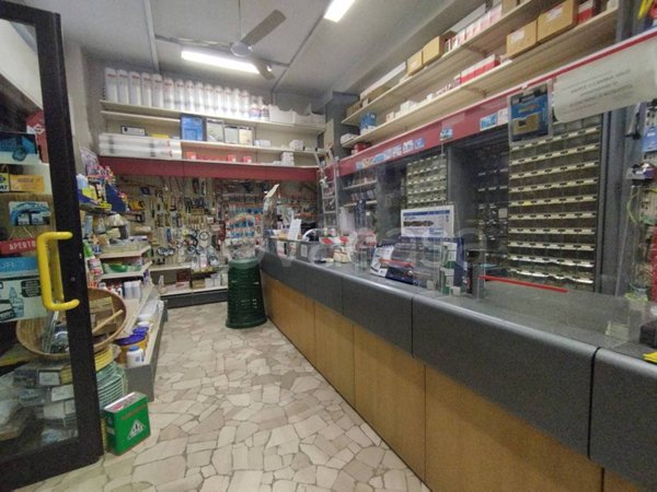 negozio in vendita a Rho