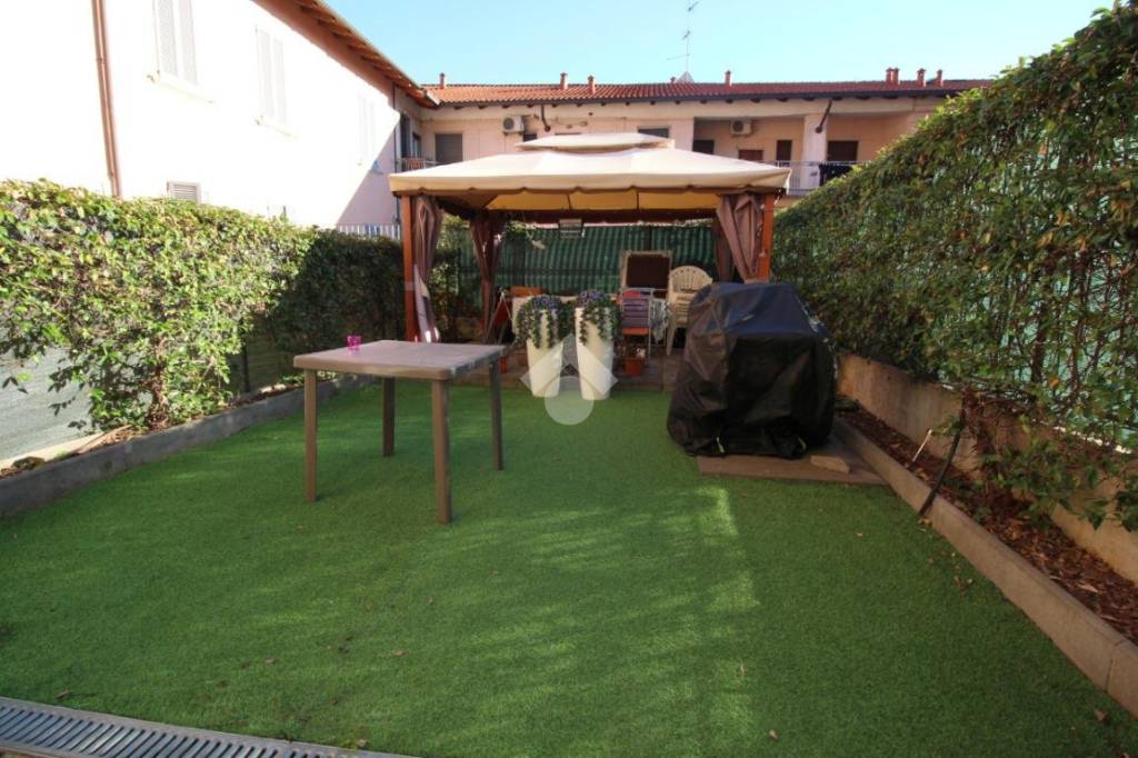 appartamento in vendita a Rho in zona Mazzo