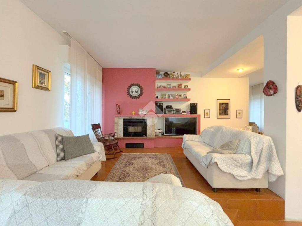 appartamento in vendita a Rho in zona Lucernate