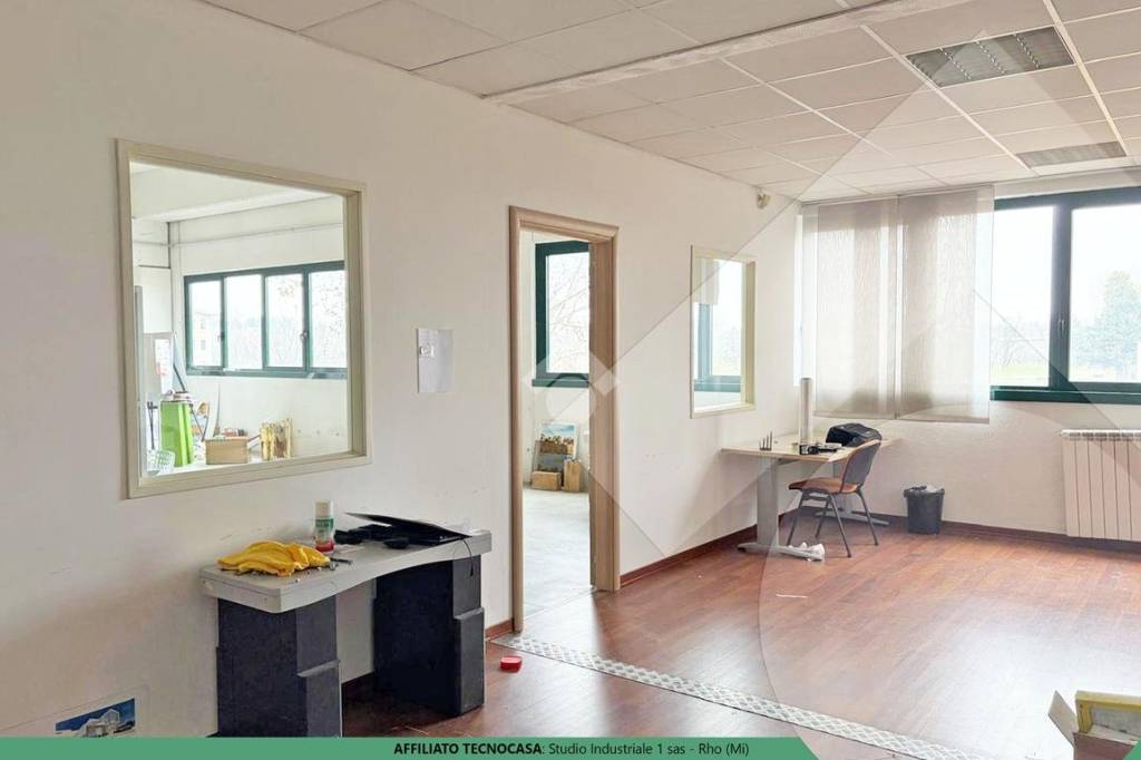 locale commerciale in vendita a Rho