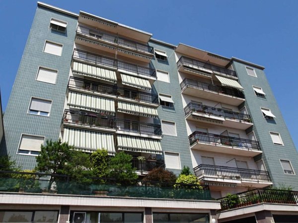 negozio in vendita a Rho