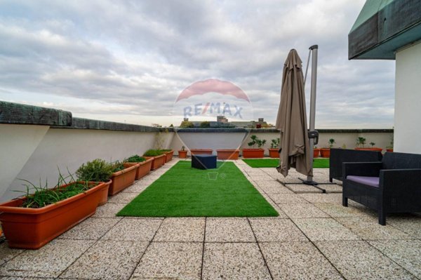 appartamento in vendita a Rho in zona Mazzo