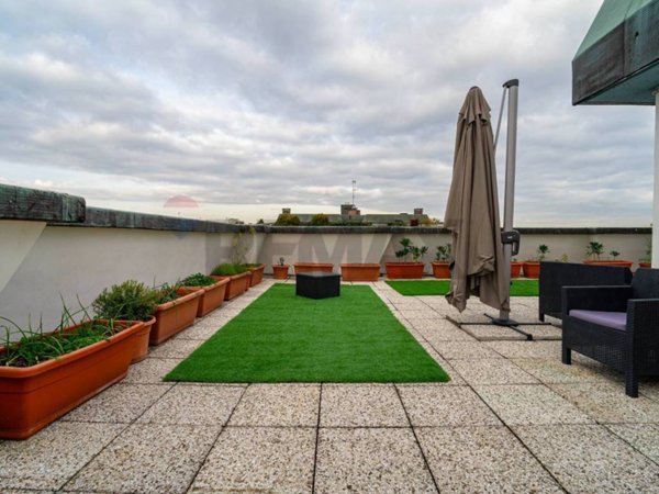 appartamento in vendita a Rho in zona Mazzo