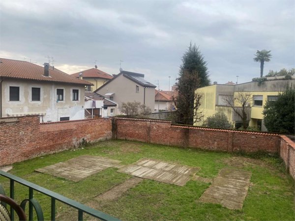 negozio in vendita a Rho