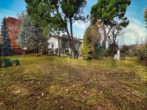 negozio in vendita a Rho