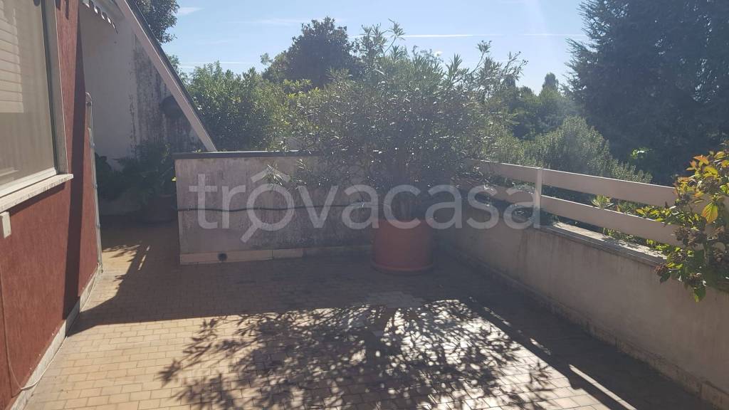 appartamento in vendita a Rho in zona Mazzo