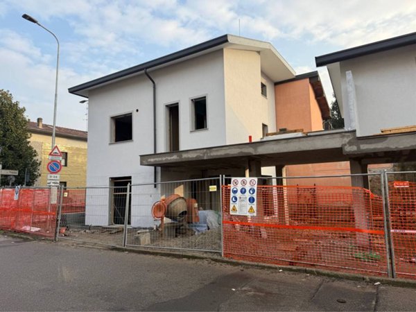 casa indipendente in vendita a Rho in zona Passirana