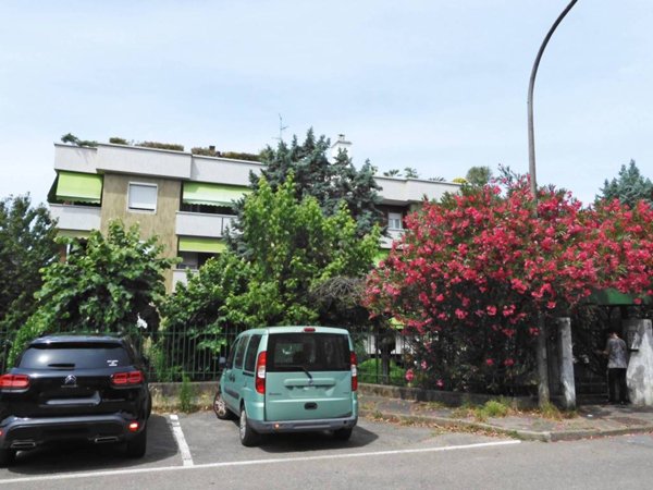 appartamento in vendita a Rho in zona Mazzo