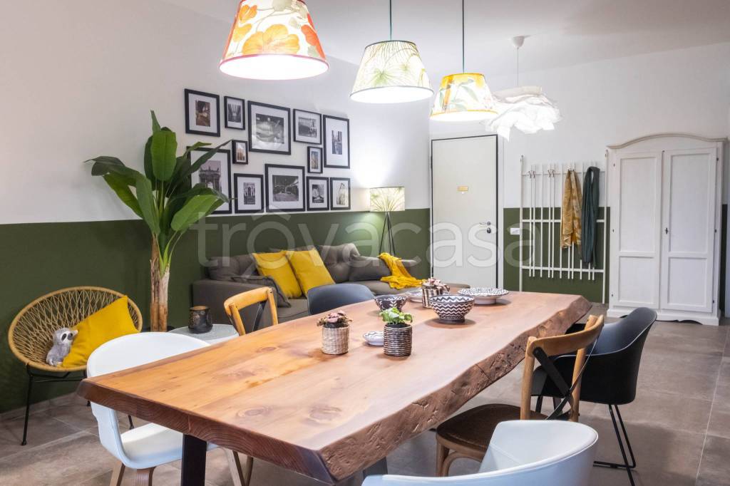 appartamento in vendita a Rho in zona Mazzo