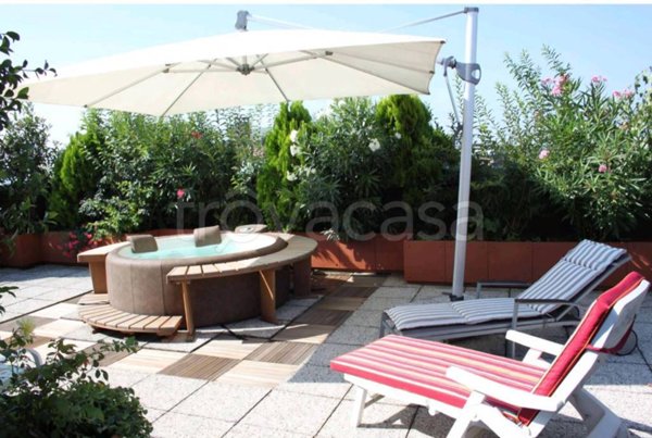 appartamento in vendita a Rho in zona Mazzo