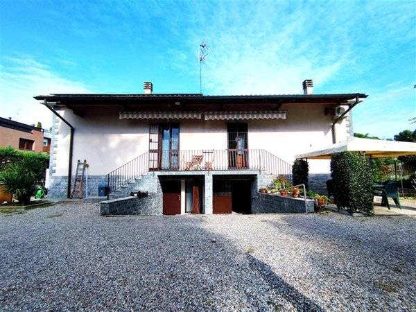 casa indipendente in vendita a Rho in zona Mazzo