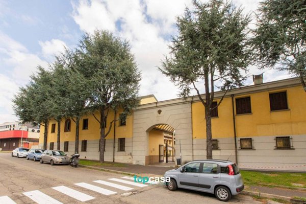 appartamento in vendita a Rho in zona Mazzo