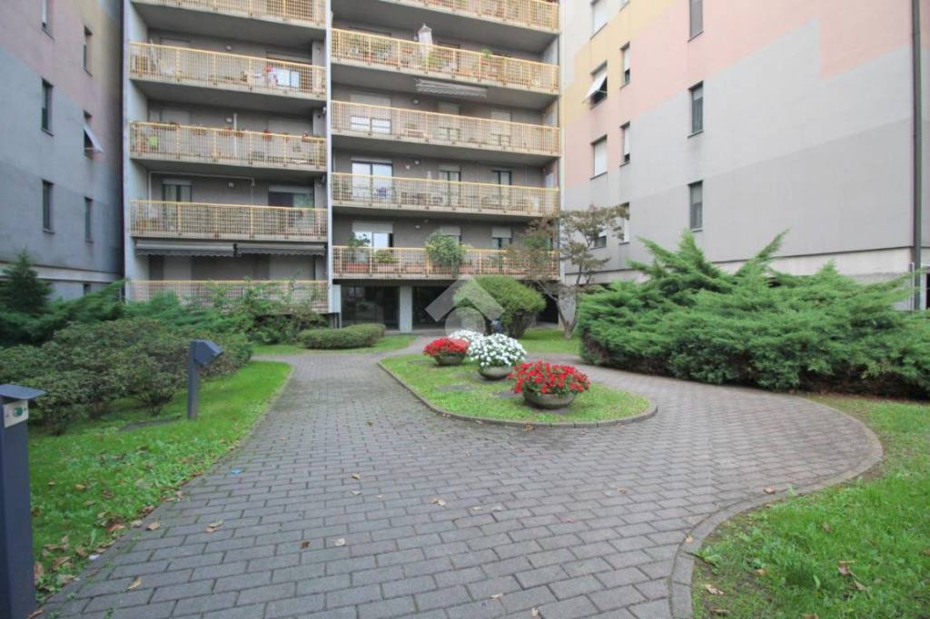 appartamento in vendita a Rho in zona Terrazzano