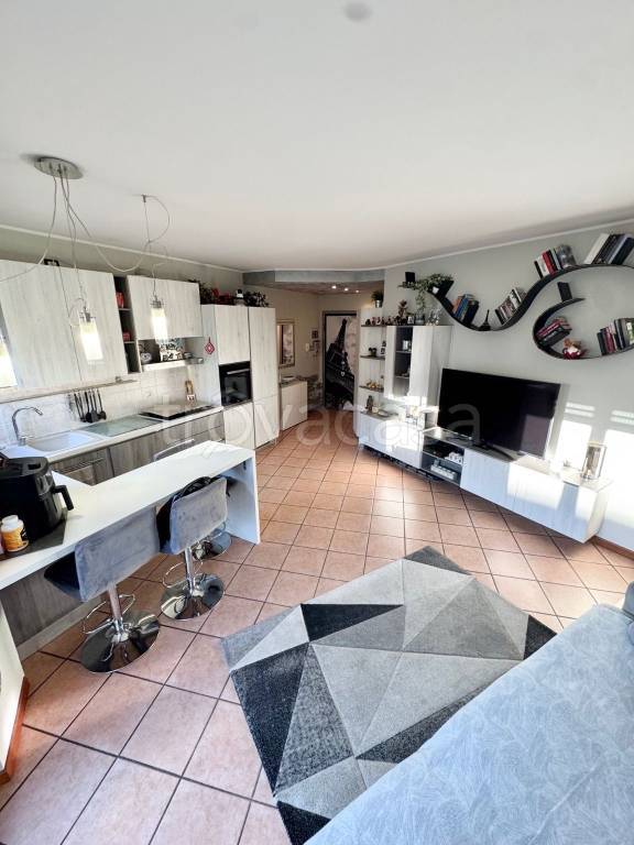 appartamento in vendita a Rho in zona Lucernate