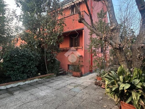 casa indipendente in vendita a Rho in zona Terrazzano