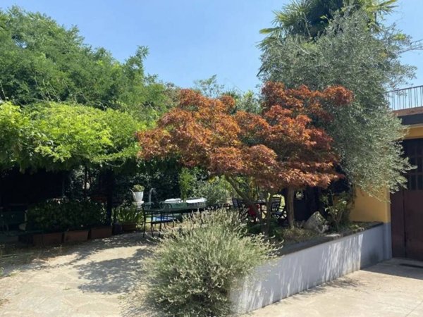 locale commerciale in vendita a Rho