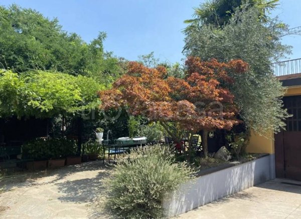 locale commerciale in vendita a Rho