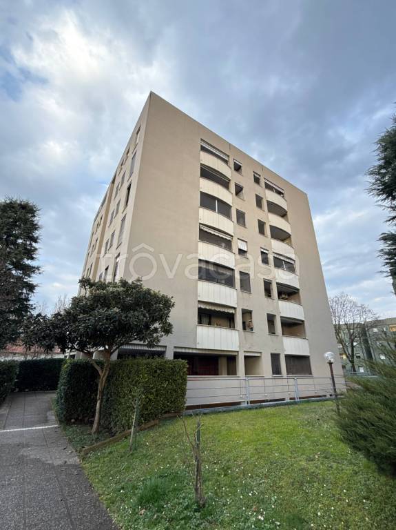 appartamento in vendita a Rho in zona Passirana