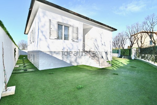 casa indipendente in vendita a Rho