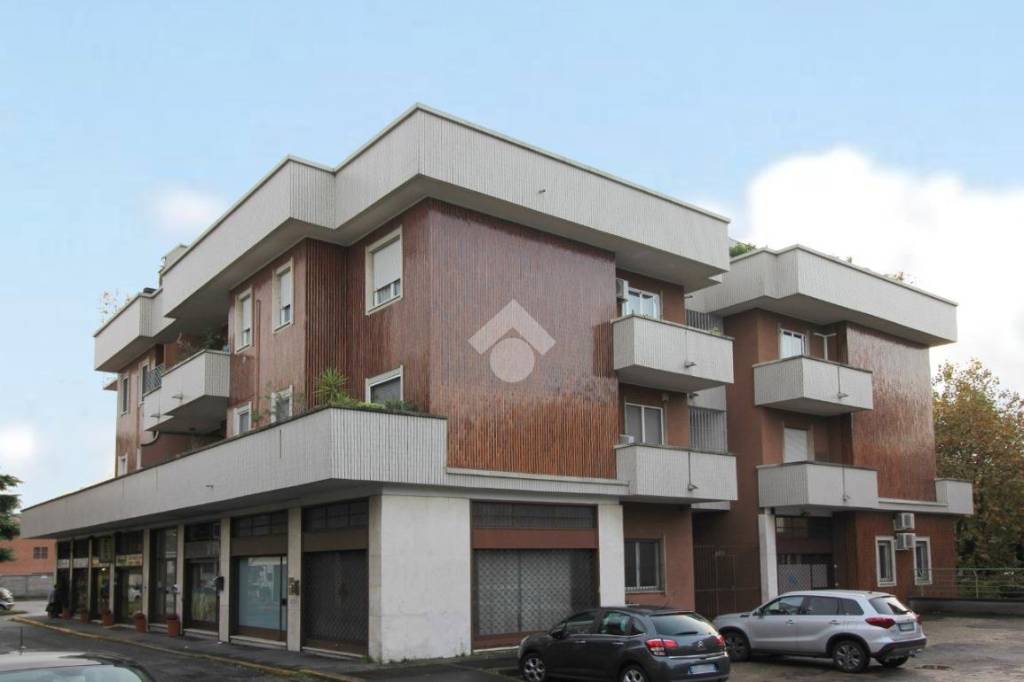 appartamento in vendita a Rho in zona Mazzo