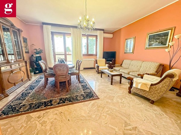 appartamento in vendita a Rho in zona Mazzo