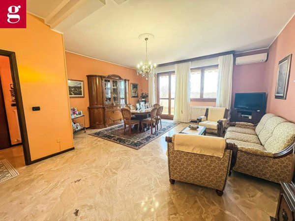 appartamento in vendita a Rho in zona Mazzo