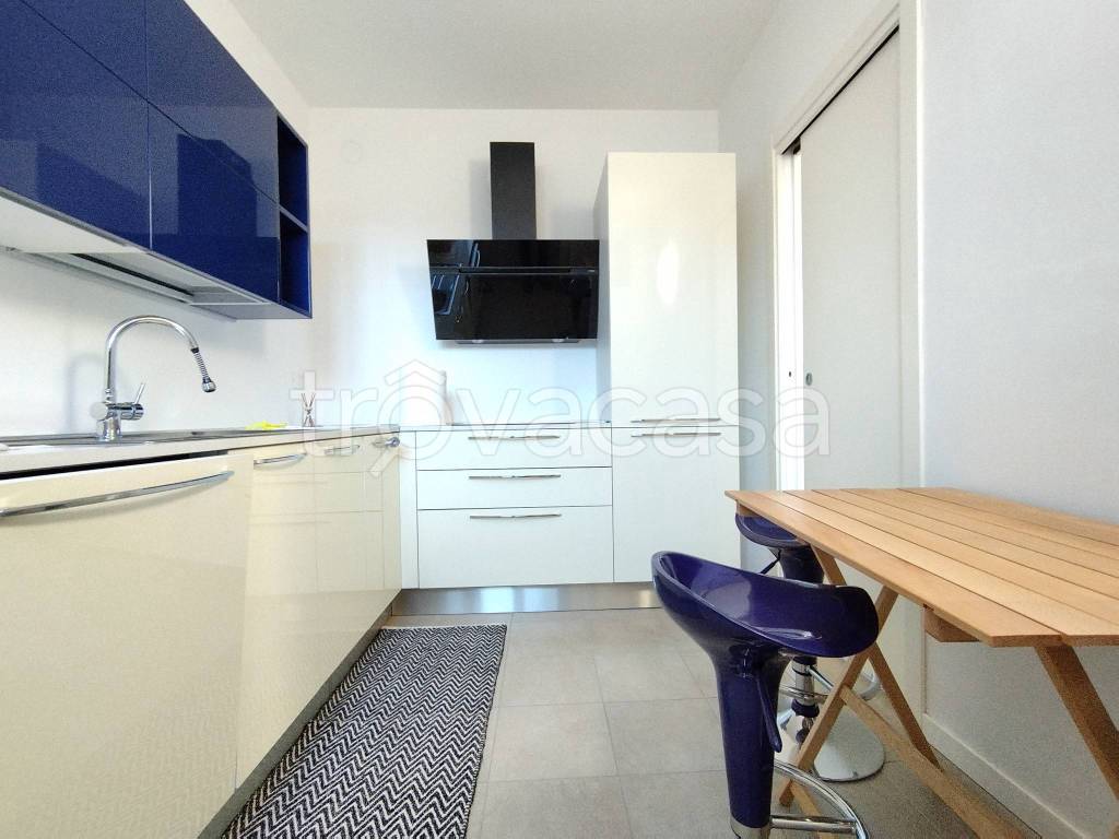 appartamento in vendita a Rho in zona Mazzo