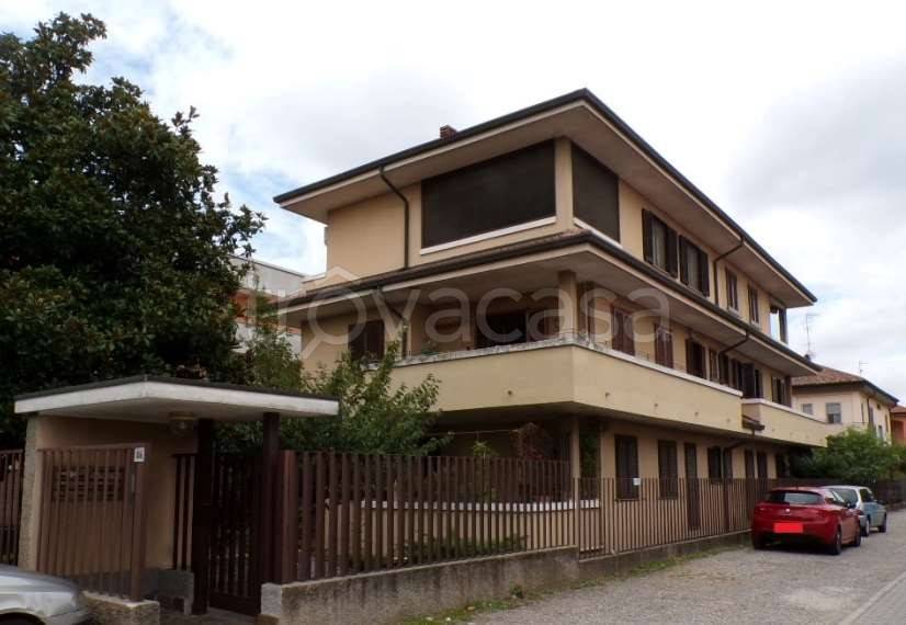 appartamento in vendita a Rho in zona Terrazzano