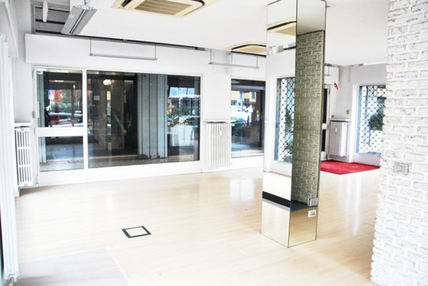 negozio in vendita a Rho