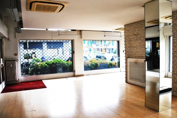 negozio in vendita a Rho