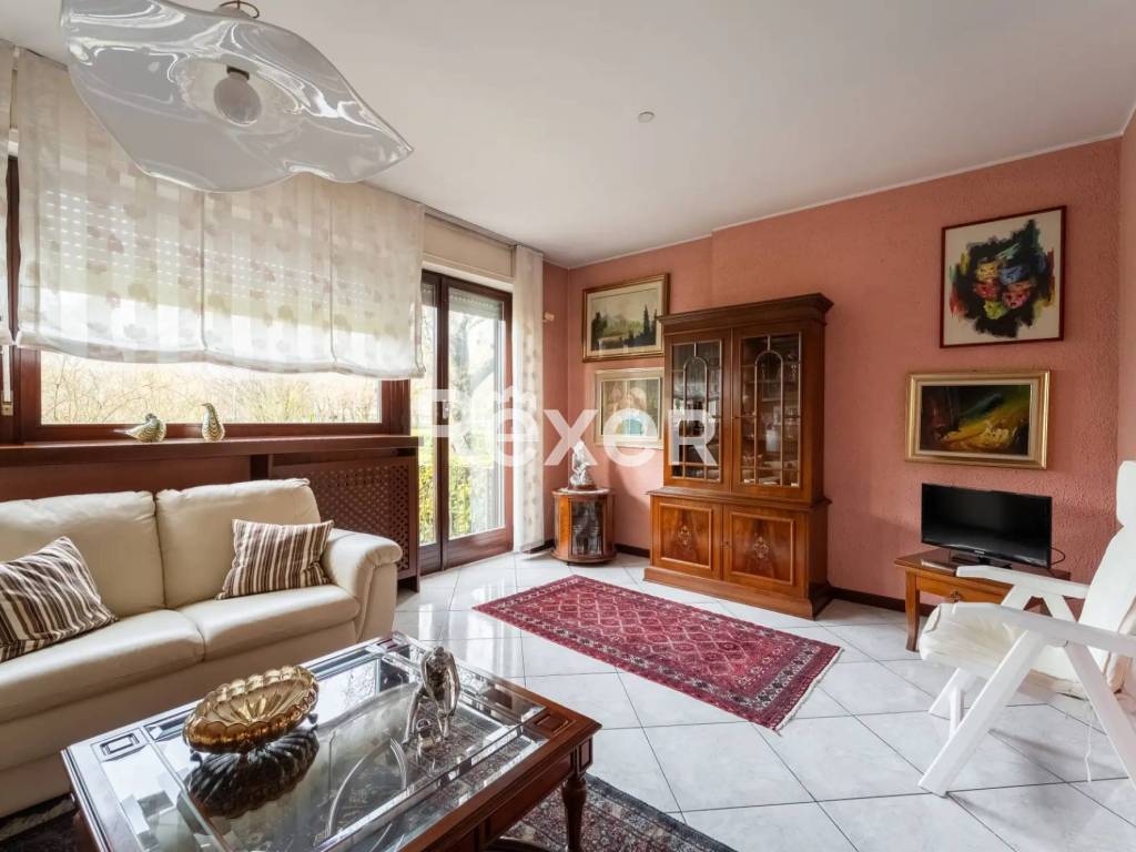 casa indipendente in vendita a Rho in zona Castellazzo