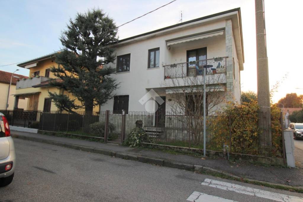 casa indipendente in vendita a Rho