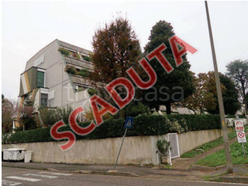 appartamento in vendita a Rho in zona Mazzo