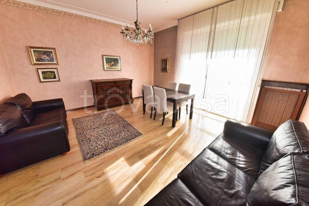 appartamento in vendita a Rho in zona Passirana