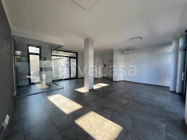 negozio in vendita a Rho