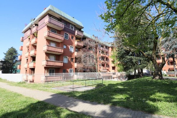 appartamento in vendita a Rho in zona Mazzo