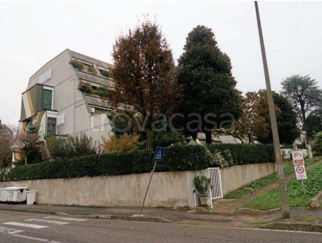 appartamento in vendita a Rho in zona Mazzo