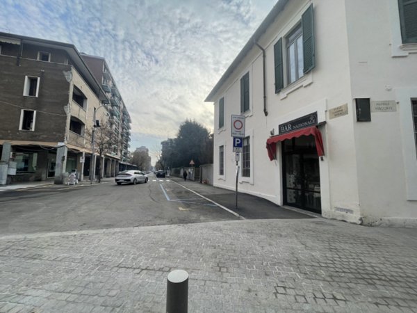 negozio in vendita a Rho