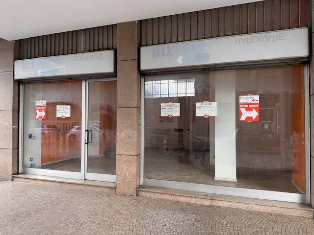 negozio in vendita a Rho
